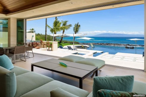 Beautiful home on Oahu Hawaii with green grass and palm trees